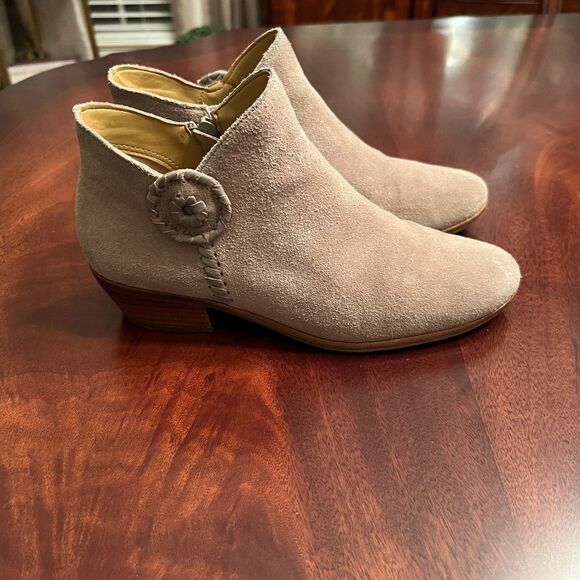 EUC Jack Rogers Peyton Suede Ankle Bootie in Light Gray Size 8 M - Picture 1 of 5